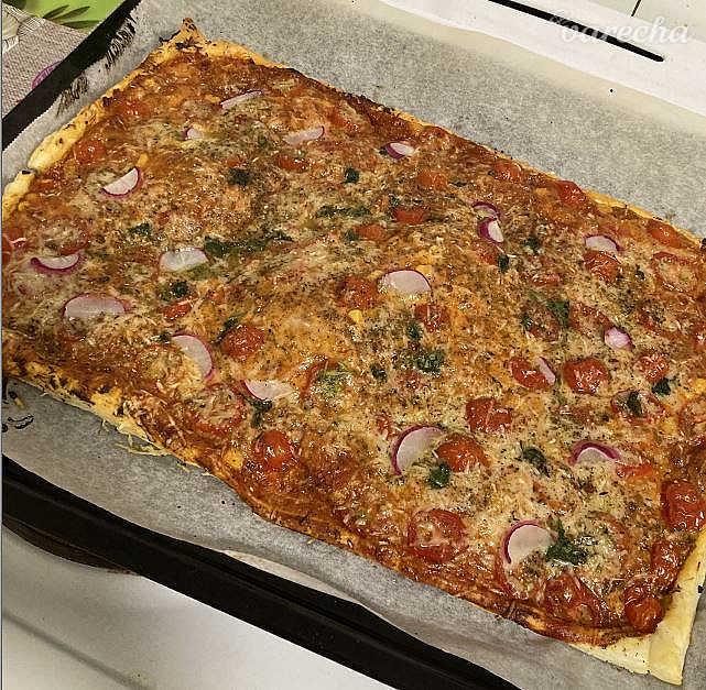 Lístková pestrá pizza