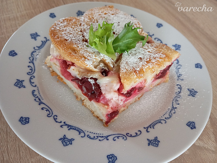 Slivková žemľovka s pudingom