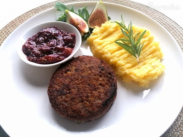 Goody Foody Vegan burger so zelerovo-zemiakovým pyré a s figovým chutney