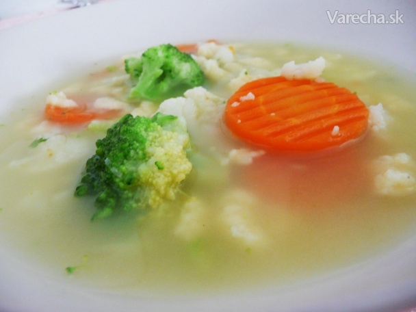 Zeleninová polievka s vegetovo-cesnakovou zápražkou (fotorecept)