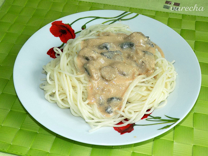 Špagety so šampiňónovou omáčkou (fotorecept)