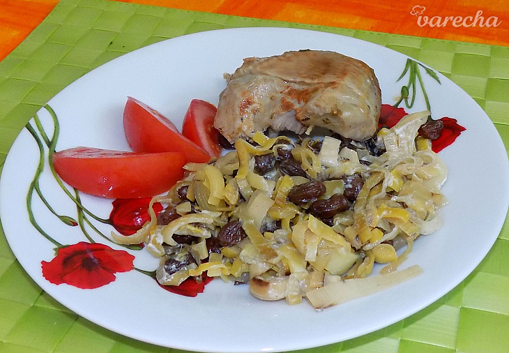 Pór s hrozienkami ako príloha (fotorecept)