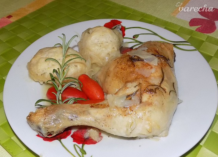 Kuracie stehná s rozmarínovými knedľami