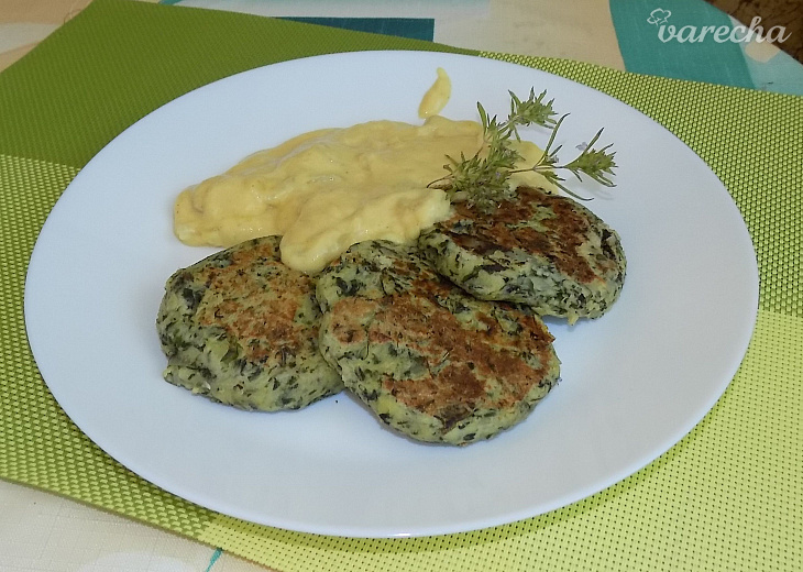 Mangoldovo-zemiakové placičky s cibuľovou omáčkou (fotorecept)