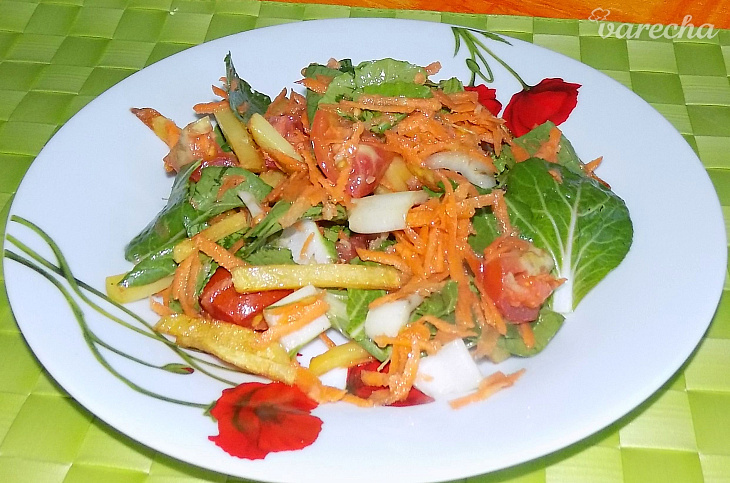 Šalát z čínskej kapusty so zemiakovou slamou (fotorecept)