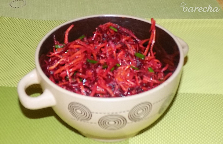 Mrkvový šalát s cviklou a pažítkou (fotorecept)