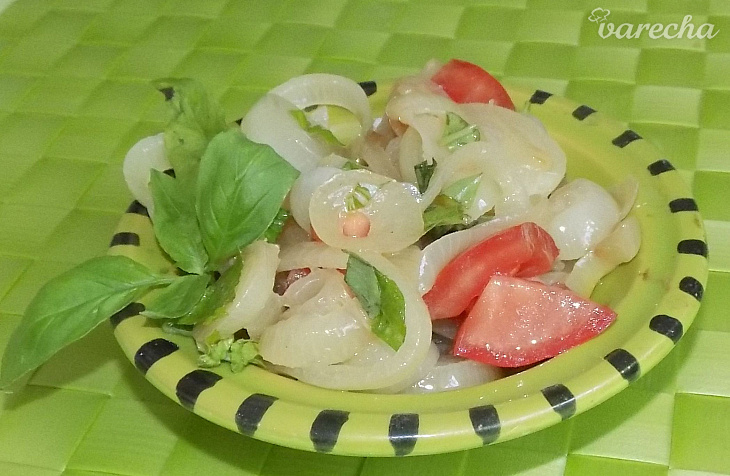 Cibuľový šalát s bazalkou (fotorecept)