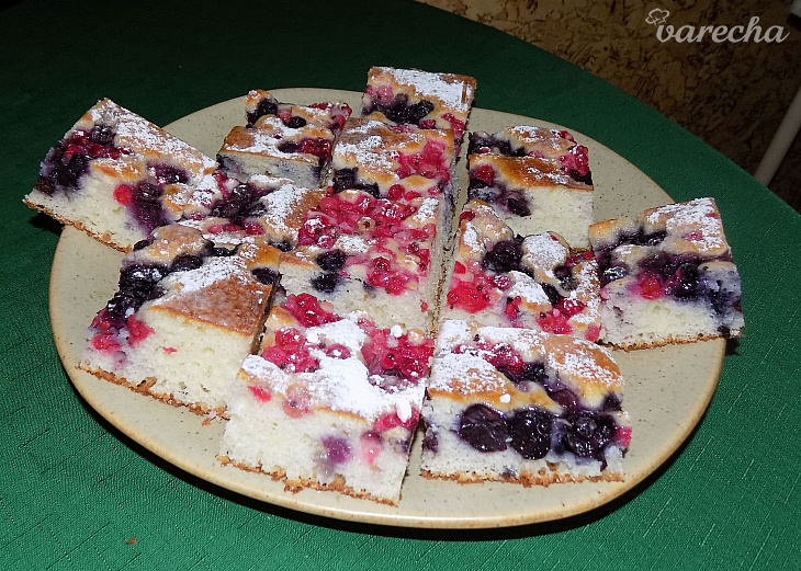 Jogurtový ovocný koláč (fotorecept)