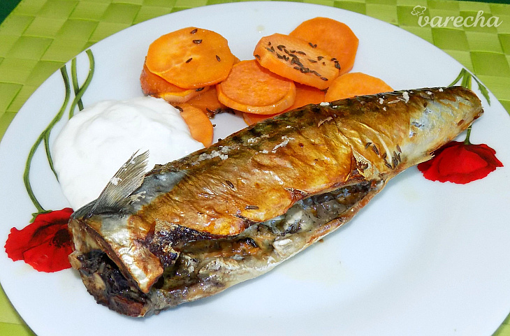 Ryba pečená s batatmi s chrenovým jogurtom (fotorecept)