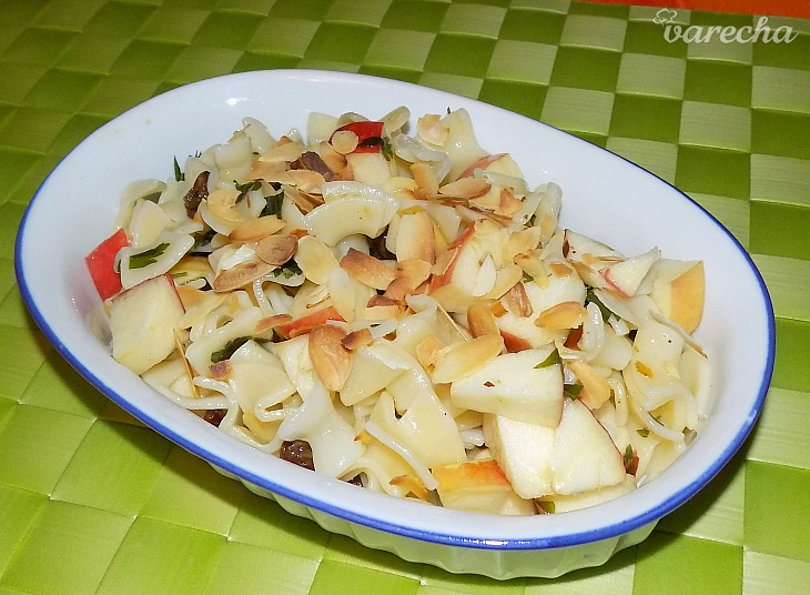 Cestovinový šalát s jablkami a mandľami (fotorecept)