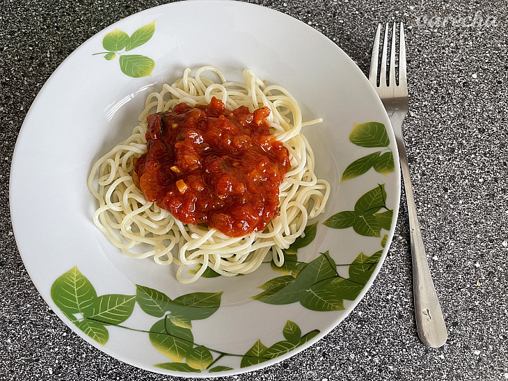 Špagety Pomodoro (s paradajkovou omáčkou)