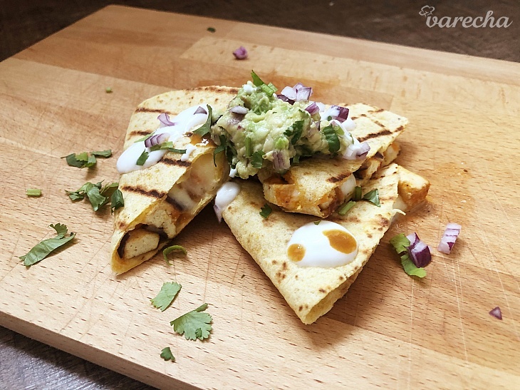 Quesadillas s tofu a sladkým zemiakom (videorecept)