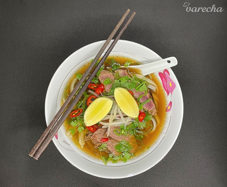 Vietnamská hovädzia polievka „Pho Bo“ (videorecept)