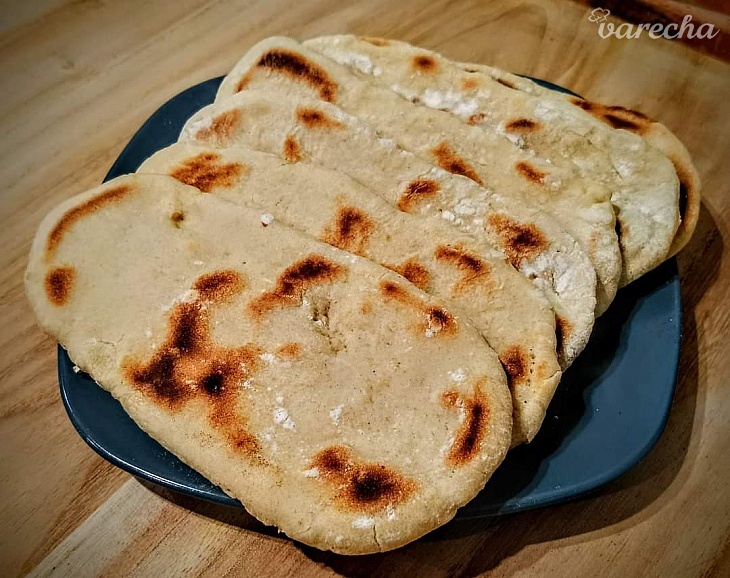 Cesnakový naan