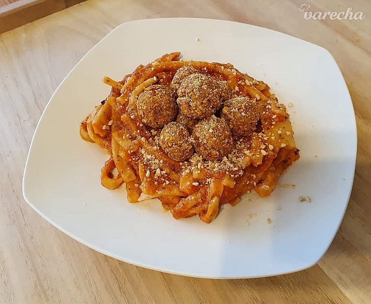 Tagliatelle arrabiata s cícerovými guľkami