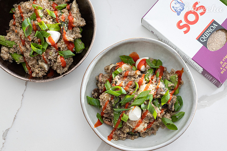 Quinoa so špargľou, s hubami a mozzarellou z panvice