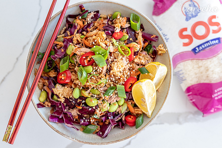 Chrumkavý ázijský ryžový šalát