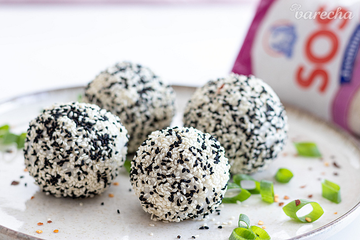 Kórejské ryžové guľky plnené mäsom 