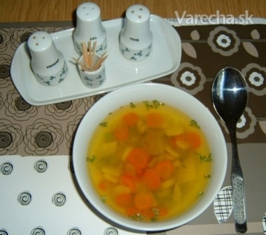 Ľahká zeleninová polievka