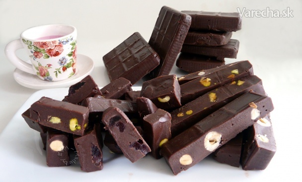 Čokoláda s pistáciami a všeličím iným (fotorecept)