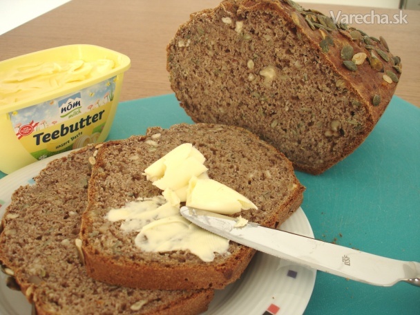 Orechovo-jogurtový nekysnutý chlebík
