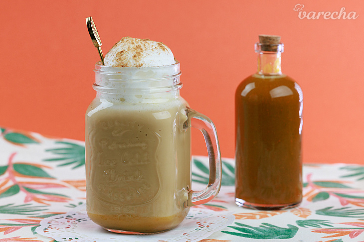 Domáci tekvicový sirup „pumpkin spice“, ako stvorený do hrejivých jesenných nápojov