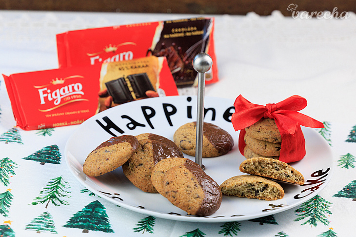 Polomáčané cookies s kúskami čokolády (videorecept)