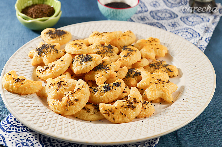 Slané krekry z pár surovín, ktoré zvládne upiecť aj začiatočník (videorecept)