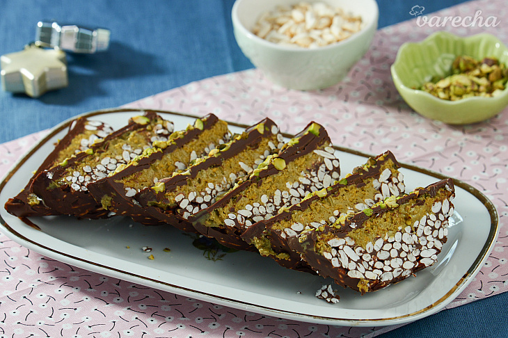 Nepečené pistáciové rezy s čokoládou, ideálne pre nedočkavé maškrtné jazýčky (videorecept)