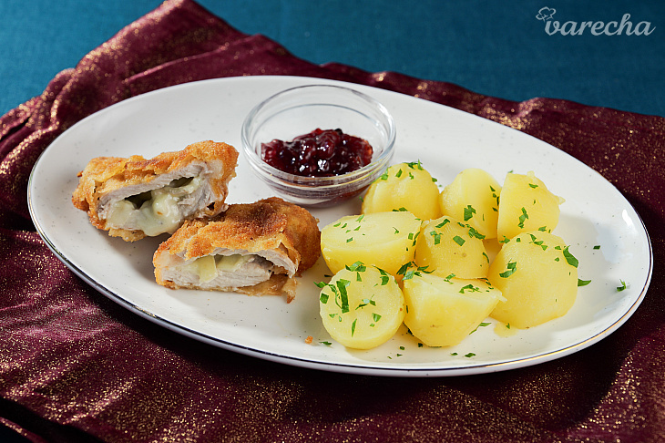 Bravčové rezne s plesňovým syrom, luxusná chrumkavá klasika (videorecept)