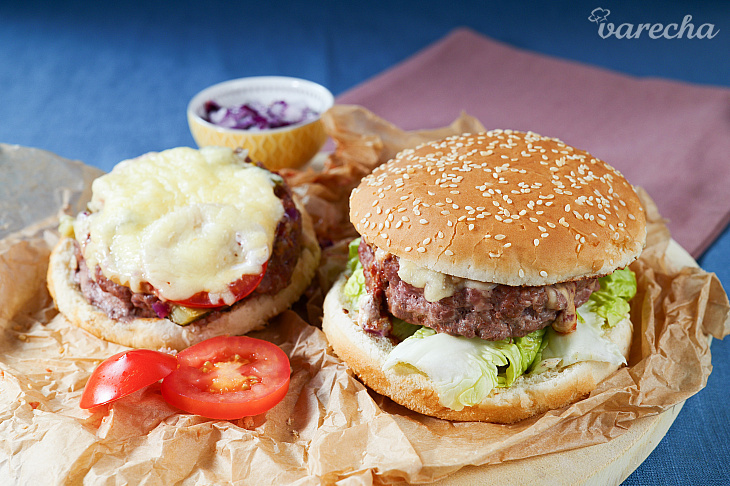 Šťavnaté plnené morčacie burgery pečené v rúre (videorecept)