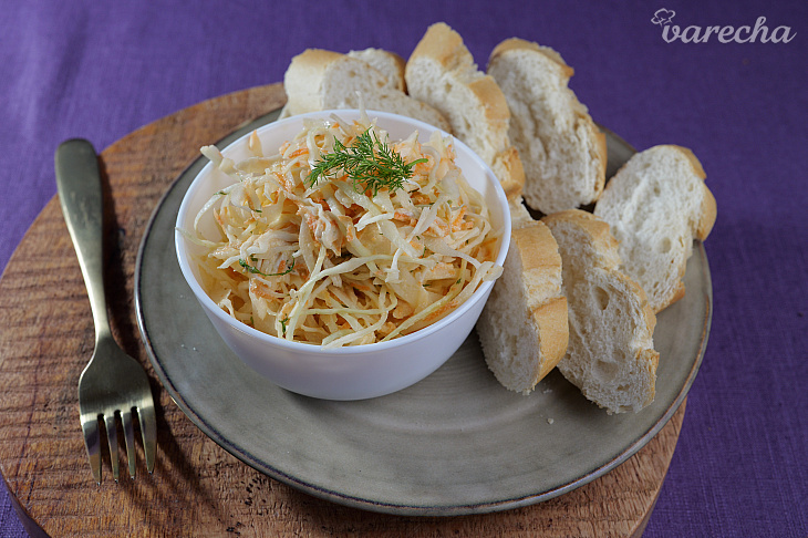 Jednoduchý kapustový šalát s kuracím...