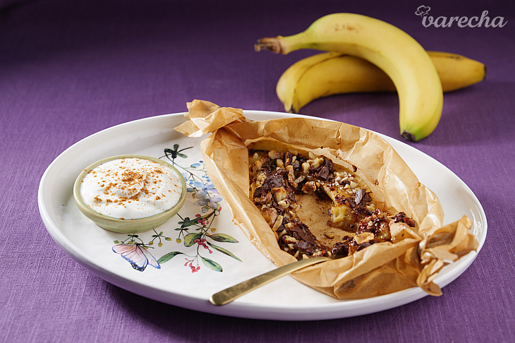 Banánové lodičky s orechmi a čokoládou, efektný bleskový pečený dezert (videorecept)