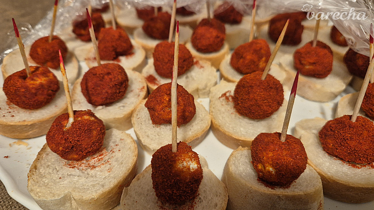 Nivové guľôčky - jednohubky so syrom s modrou plesňou