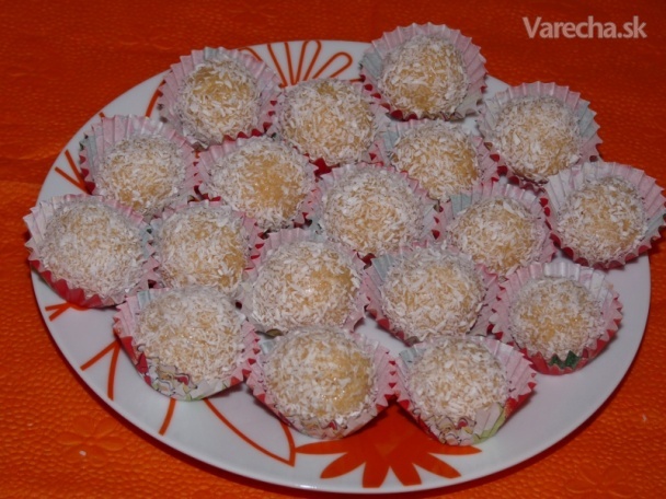 Karamelové guľky obaľované v kokose