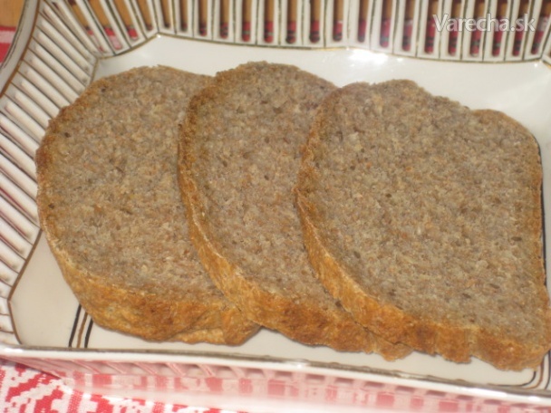 Celozrnný špaldový chlebík so semienkami chia(fotorecept)