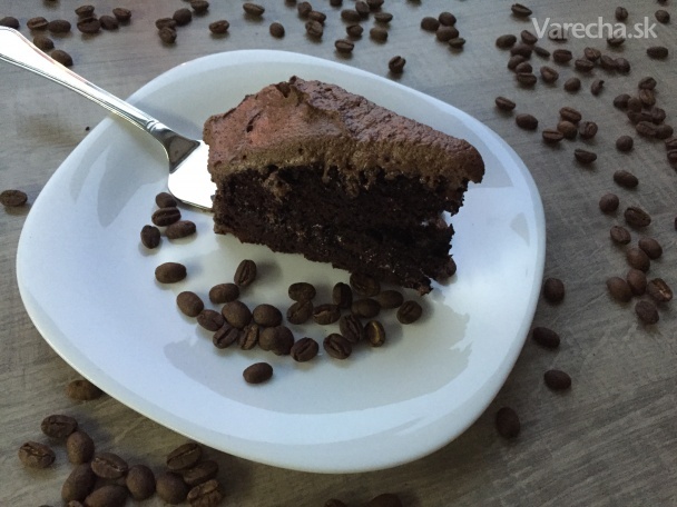 Škaredý vegánsky čokoládový koláč (videorecept)