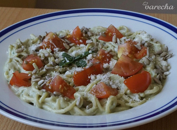 Krémové špagety s avokádovou omáčkou