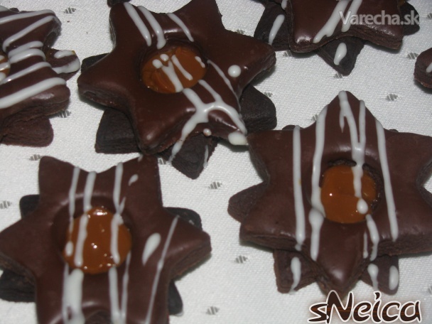 Lahodné sušienky s čokoládou a karamelovou plnkou.(fotorecept)