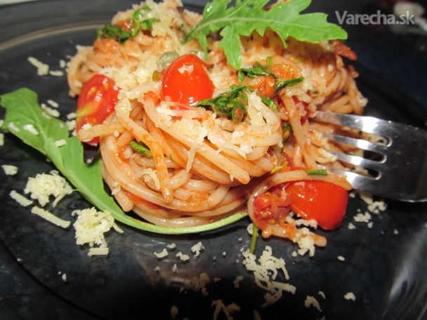 Špagety s bazalkovým pestom, cherry paradajkami a rukolou (fotorecept)