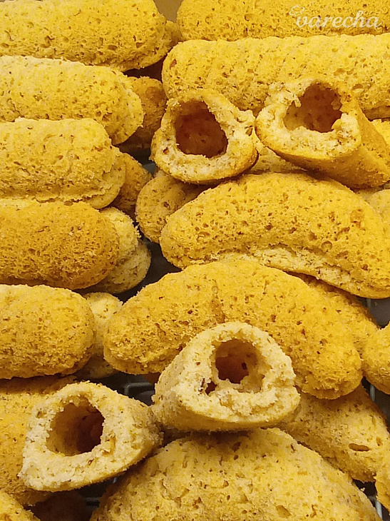 Vianočné pečivo - fúkané orechové rožky 