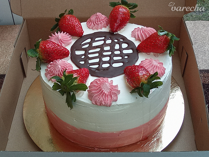 Torta s mascarpone a jahodami (fotorecept)