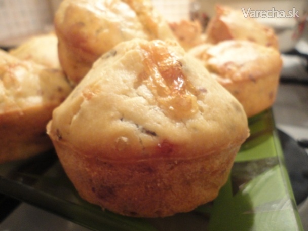 Bazalkové muffiny s kozím camembertom (fotorecept)