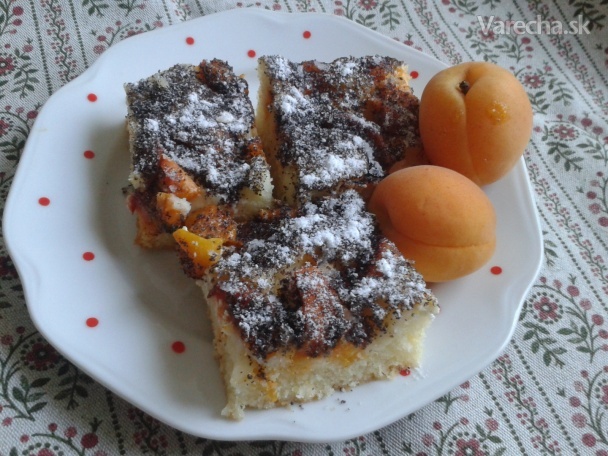 Hrnčekový ovocný koláč s tvarohom a makom