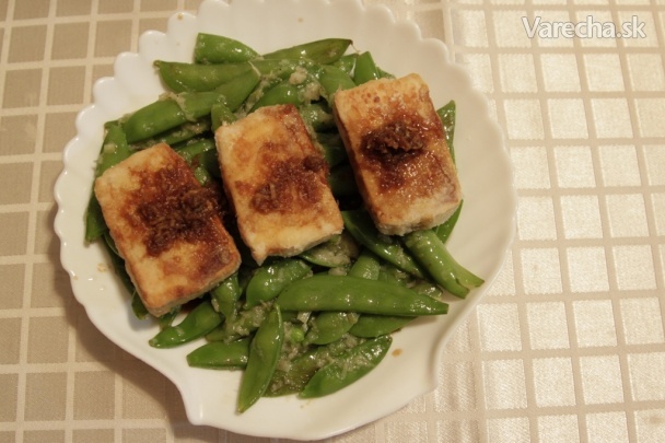 Chrumkavé tofu s ostrou sójovou omáčkou