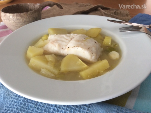 Ryba s pórom a zemiakmi v jednom hrnci - Peix amb porros i patates a la caçola (fotorecept)