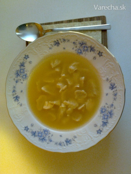 Sýta polievka z pasírovanej koreňovej zeleniny s kurčaťom a haluškami (fotorecept)