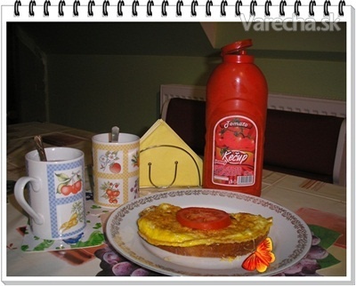 Sýte a rýchle raňajky - chlieb so syrokrémom vo vajíčku