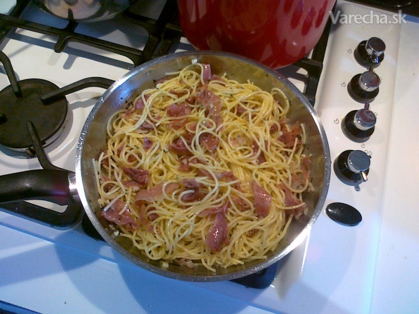 Spaghetti con prosciutto (špagety s prošutom)