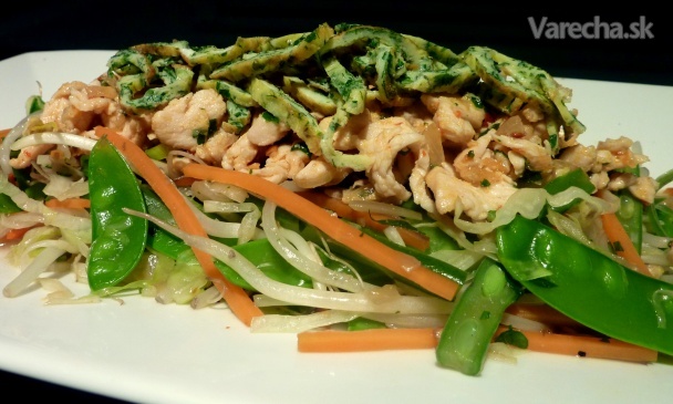 Teplý jarný ázijský šalát 